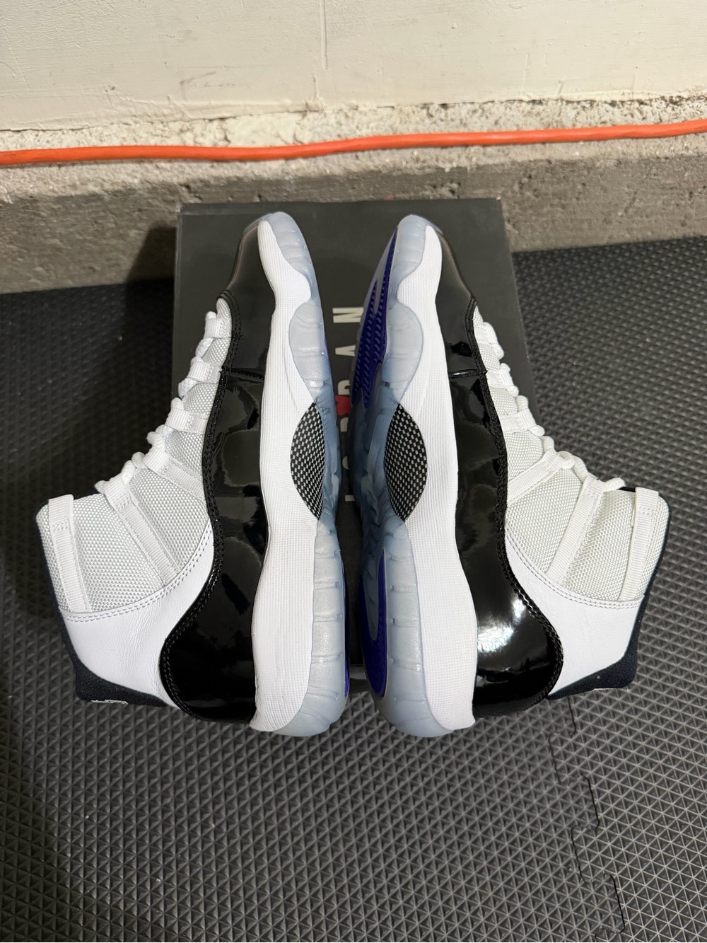 Jordan 11 Concord (2018) Size 6.5Y (8 women’s) - Picture 4 of 7